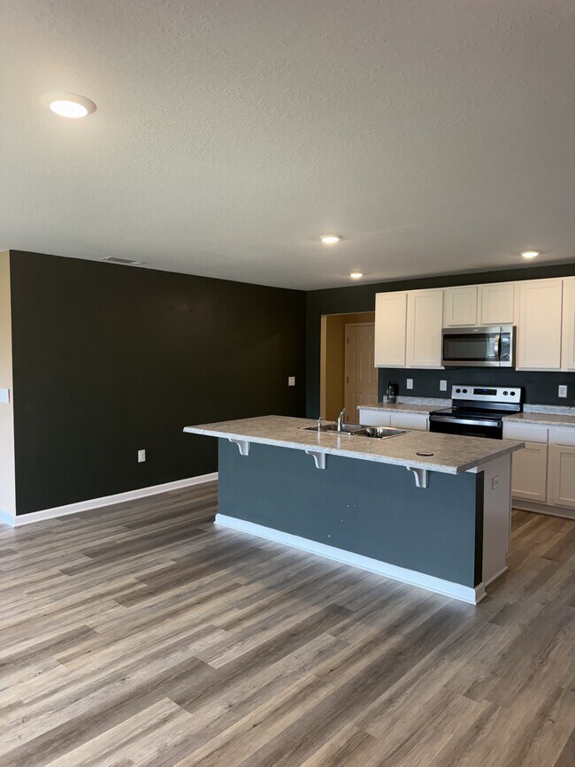 Building Photo - 5462 Peach Dr