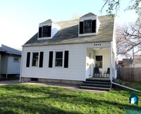 Building Photo - Adorable 3 Bed House!