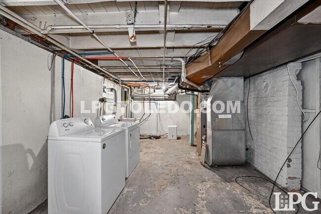 Building Photo - 4120 Parrakeet Ave