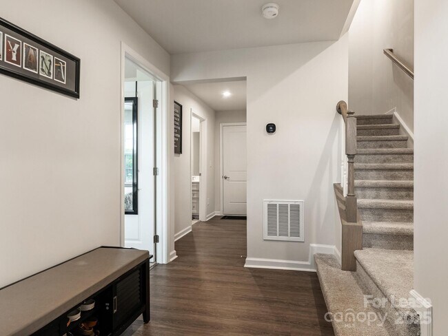 Building Photo - 1409 May Apple Dr