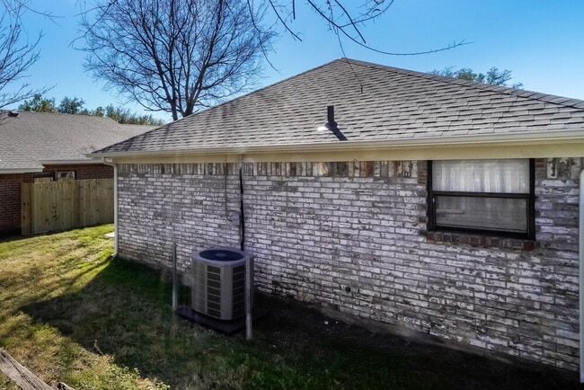 Building Photo - 10312 Lone Pine Ln