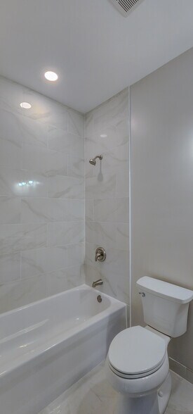 Building Photo - 2552 S Central Park Ave