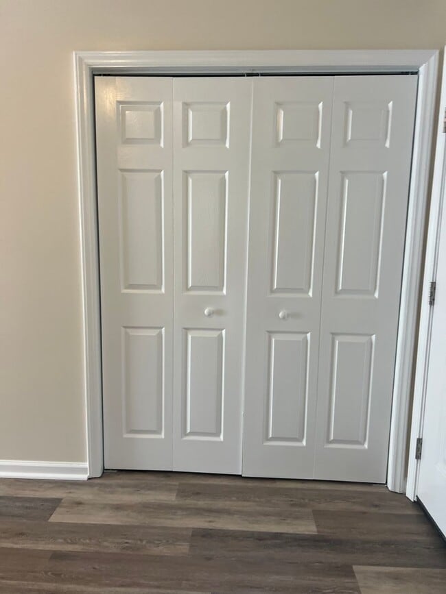 Building Photo - 408 Snow St