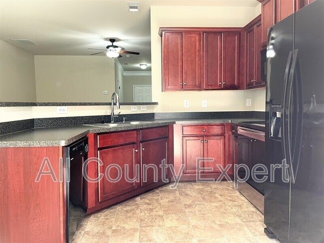 Building Photo - 599 Oakside Pl