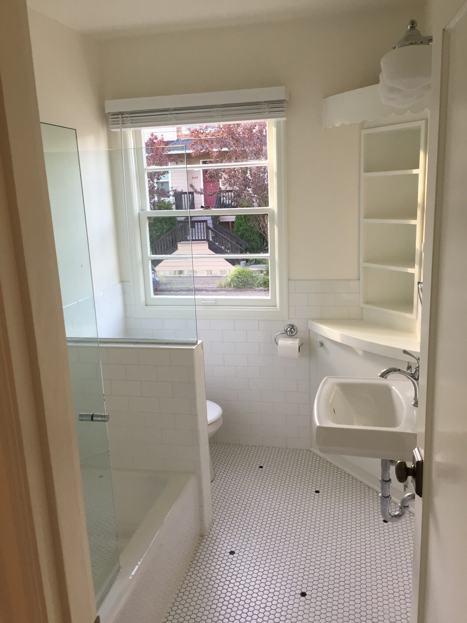 Building Photo - 4070 NE 8th Ave