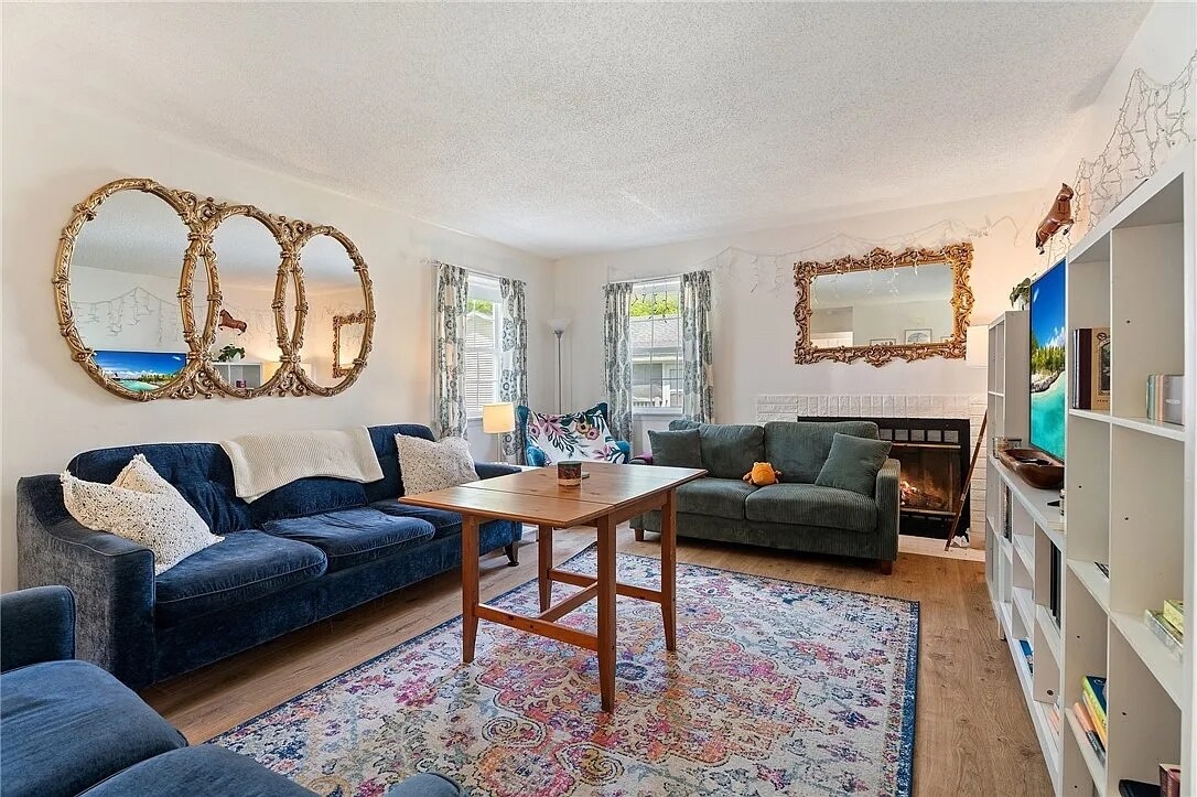 Building Photo - 104 Briarwood Dr