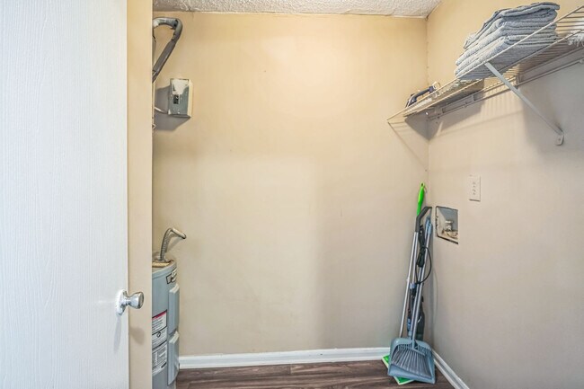Building Photo - 635 Kenridge Pkwy