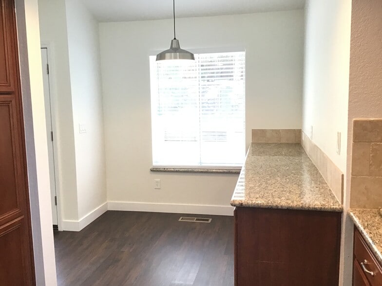 Building Photo - 2244 Stone View Dr