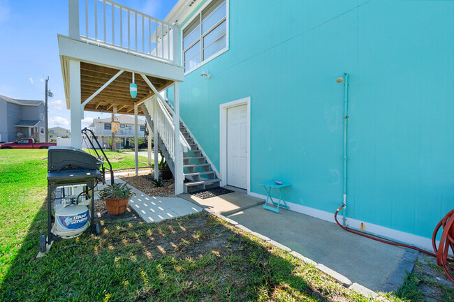 Building Photo - Just Beachy! 3bd 2ba by the Ocean