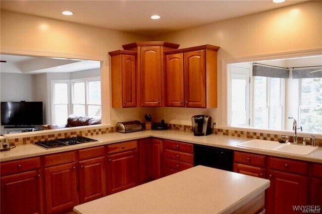 Building Photo - 8350 Manchester Park Dr