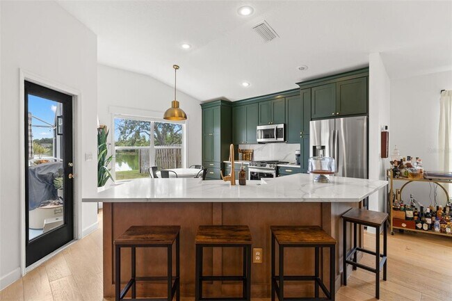 Building Photo - 870 Bayou View Dr