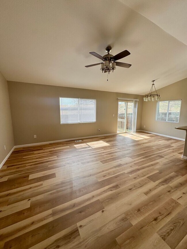 Building Photo - 2 Bedrrom +Office in Stratmoor Valley