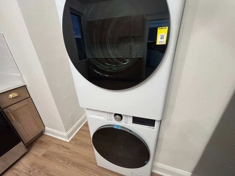 Building Photo - 160 59th St