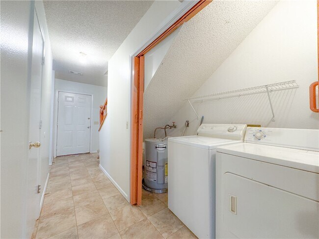 Building Photo - 4114 N Sunflower Cir