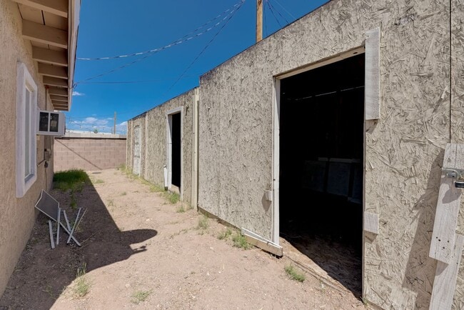 Building Photo - 402 Ilmenite Way