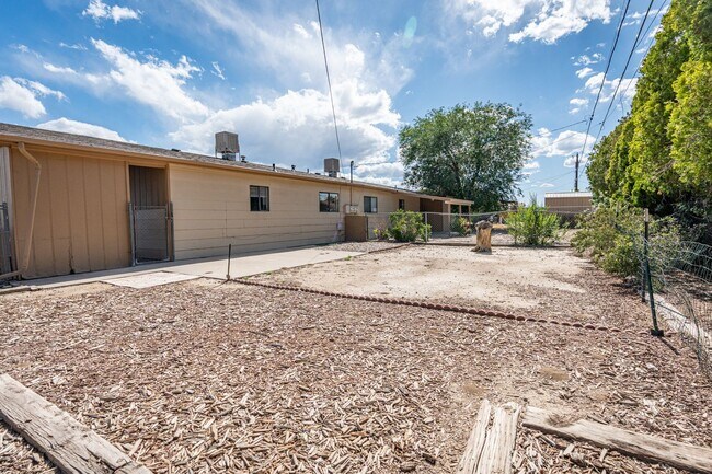 Building Photo - 3238-D 1/4 D 1/4 Rd