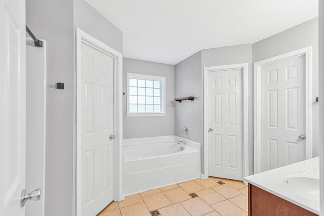 Building Photo - 174 Live Oak Dr