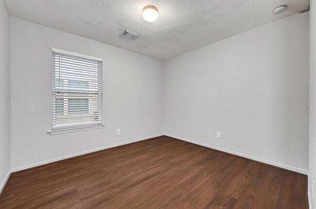 Building Photo - 702 Heatherton Hill Ln