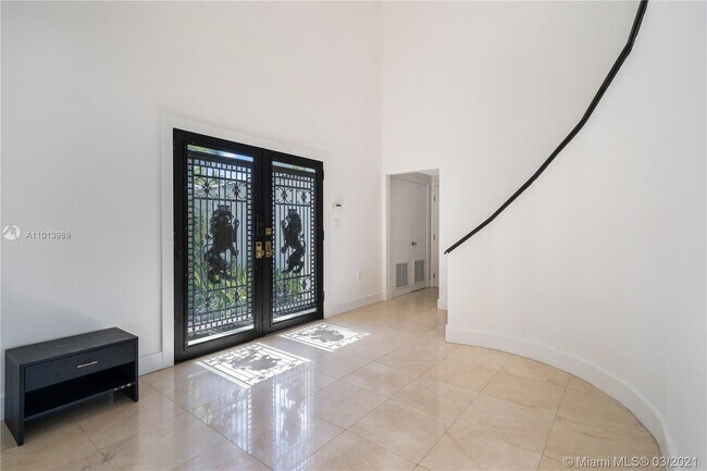 Building Photo - 1413 N Venetian Way