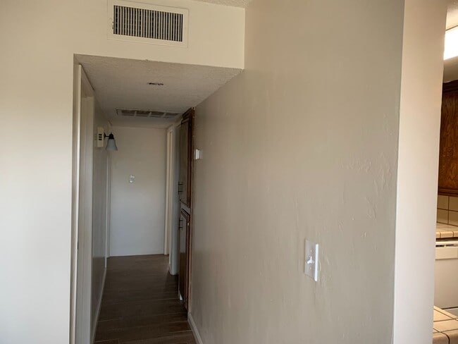 Building Photo - 220 Douglas St