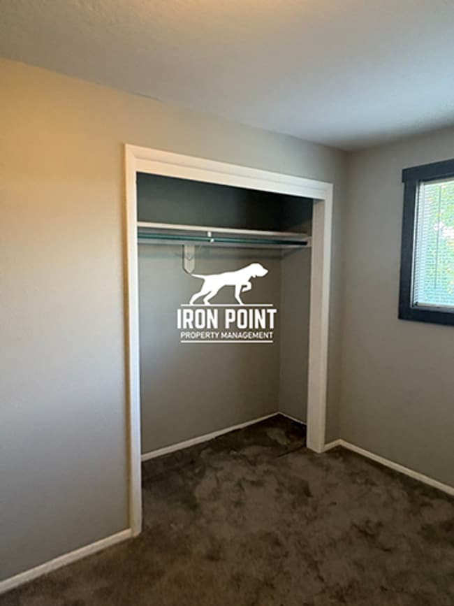 Building Photo - 3 Bed/1 Bath off Broadway near downtown Boise & BSU - Landscaping Included.