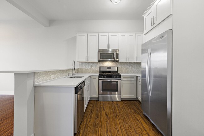 Building Photo - 6200 Hudson Ave
