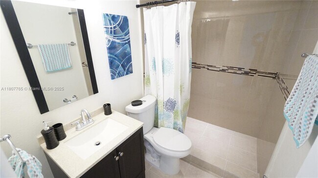 Building Photo - 9180 Fontainebleau Blvd