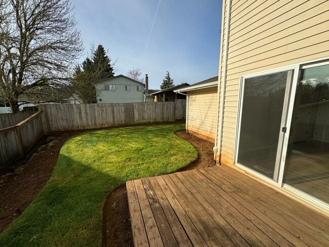 Building Photo - 5124 Skyline Village Loop S