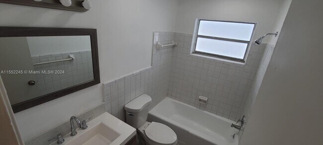 Building Photo - 3856 S Circle Dr