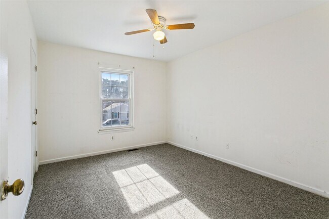 Building Photo - Comfortable Living with Private Yard, Deck & Easy Access to Ft. Eustis