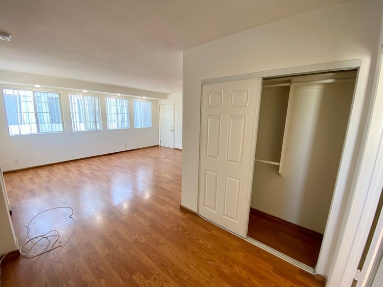 Building Photo - 12301-12307 Pacific Ave