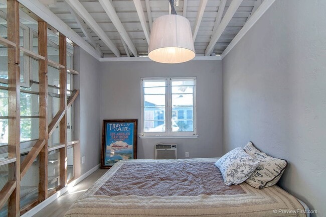 Building Photo - A North Park Gem! Remodeled! One of a kind...