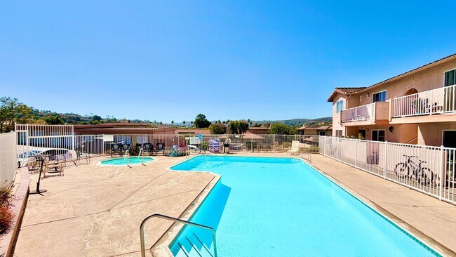 Building Photo - Lovely Downstairs, Entry-Level, End Unit Condo in the Private Diamante HOA Community of Bonsall, ...