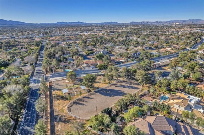 Building Photo - 2868 Vista Del Sol Ave