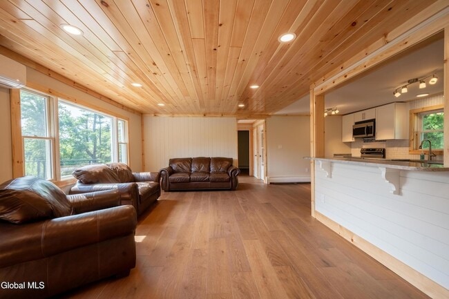 Building Photo - 871 Trout Lake Rd