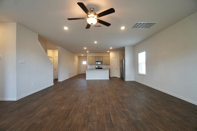 Building Photo - 115 Bethpage Dr