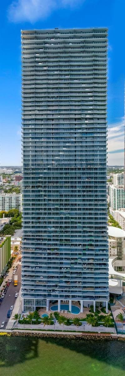 Building Photo - 700 NE 24th St