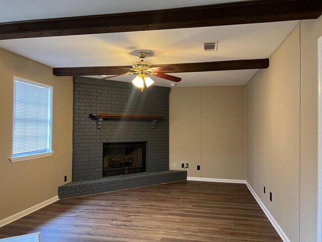 Building Photo - 16 Patty Ln