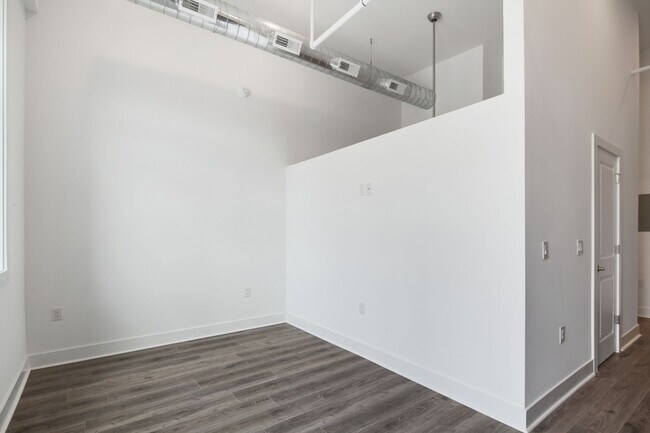 Interior Photo - 1705 Jackson St