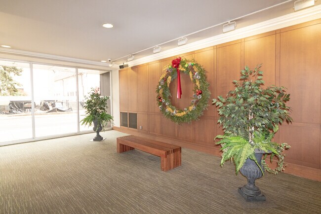 Building Photo - 140 Grove St