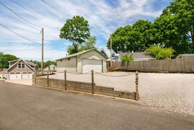 Building Photo - 3576 Portage Point Blvd