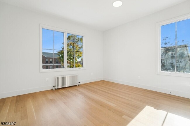 Building Photo - 75 Midland Ave