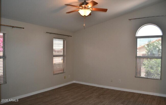 Building Photo - 1476 E Silver Creek Rd