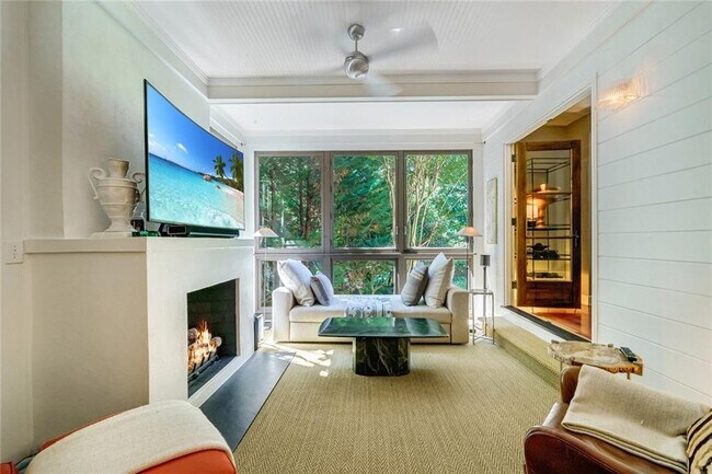 Building Photo - 868 Rosedale Rd NE