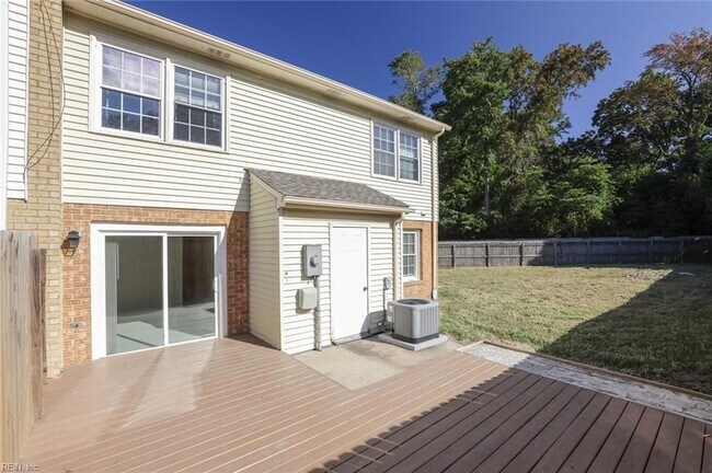 Building Photo - 4755 Old Hickory Rd