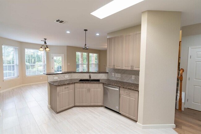 Building Photo - 10920 Quarry Oaks Trail