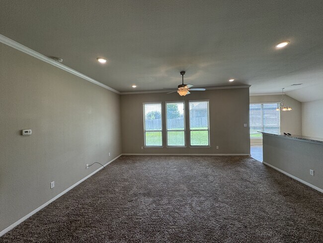 Building Photo - 5611 Markham Dr