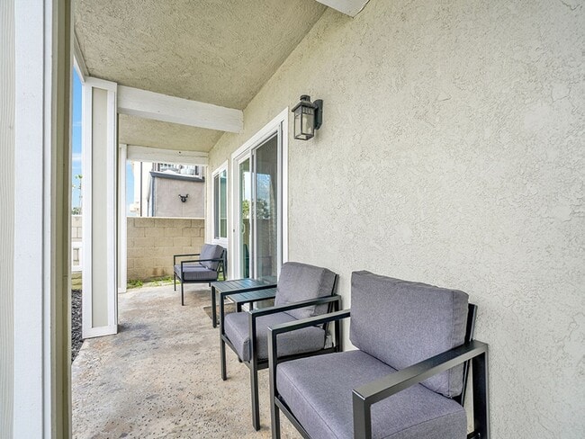 Building Photo - 7405 Seashore Dr