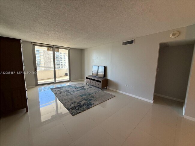 Building Photo - 5555 Collins Ave
