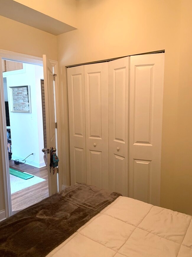 Building Photo - 1738 W Huron St